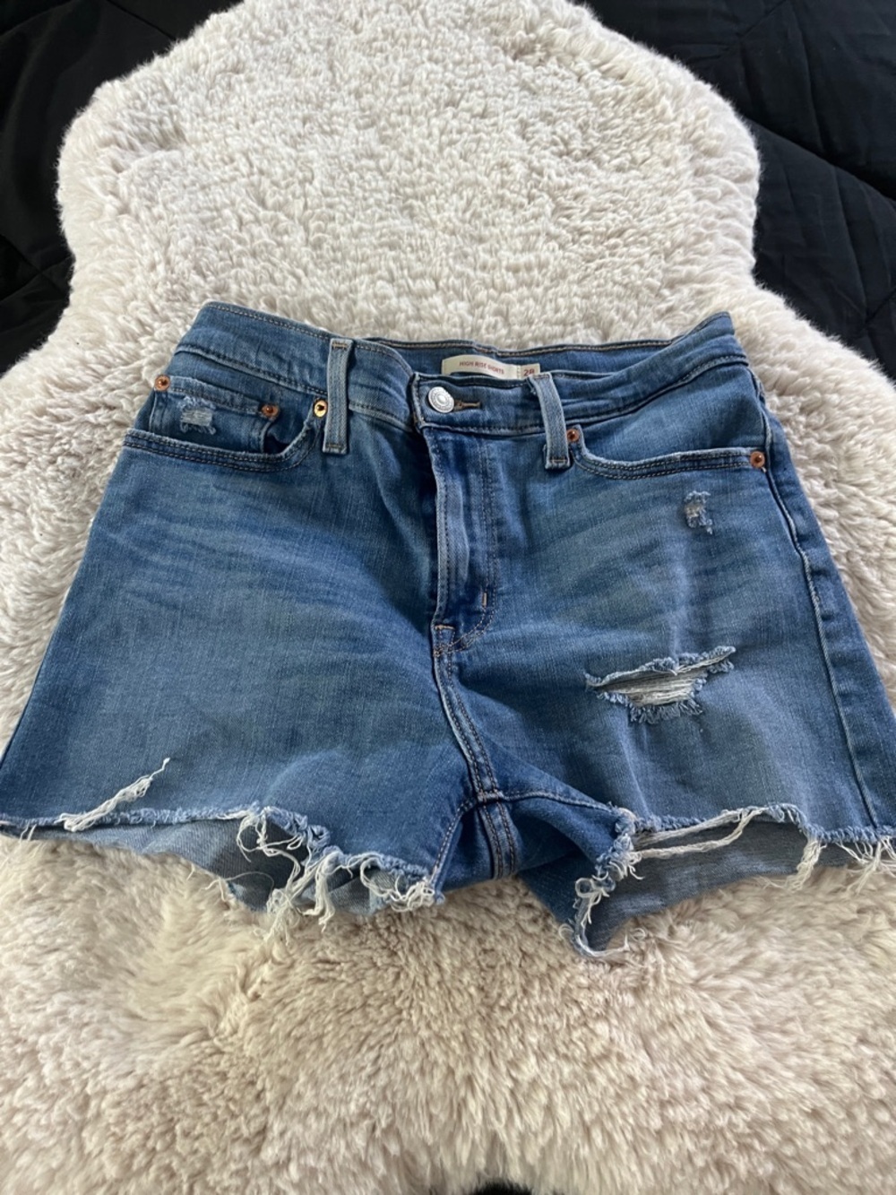 Levi’s high rise stretchy shorts